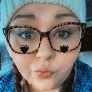 Meet your Posher, Naomi